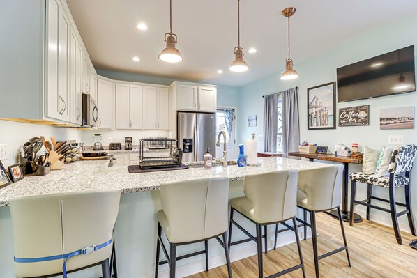 Fridge, microwave, stovetop, dishwasher