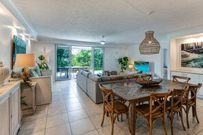 Interior - Poinciana 012 Hamilton Island & Buggy (Whitsundays)