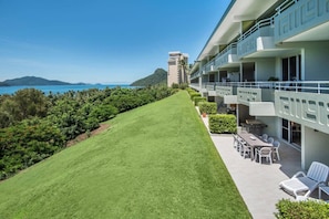 Outdoor dining - Poinciana 012 Hamilton Island & Buggy (Whitsundays)