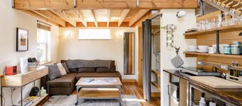 Lemon Door Tiny Home in Mississippi District, near downtown & Convention Center