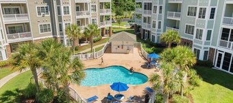 Lakefront condo with private balcony, pool, close to beach