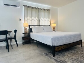 1 habitación, escritorio, tabla de planchar con plancha y wifi gratis 