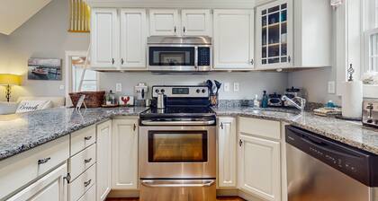 Charming Cottage with a Game Room, Pool, and Coastal Attractions Nearby