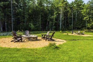 Property grounds - Charming Cottage with a Game Room, Pool, and Coastal Attractions Nearby (Wells)