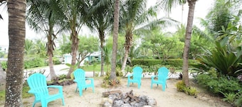 Tropical 2BR Oasis w/ Pool/Kayaks/Bikes/Grill
