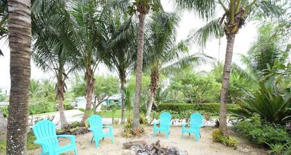 Tropical 2BR Oasis w/ Pool/Kayaks/Bikes/Grill