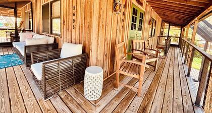 Tropical 2BR Oasis w/ Pool/Kayaks/Bikes/Grill