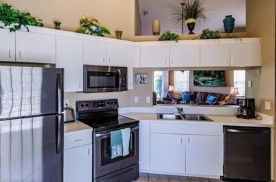 2-bedroom condo in perfect Fort Myers Near RSW Central to Fort Myers