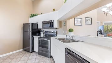 Micro-ondes, four, plaque de cuisson, lave-vaisselle