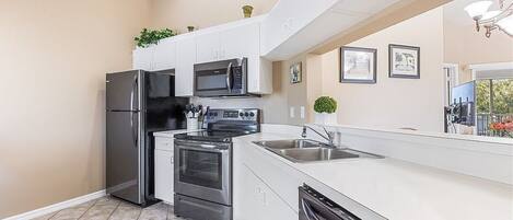 Mikroaaltouuni, uuni, liesi, astianpesukone