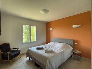 4 Schlafzimmer, Bügeleisen/Bügelbrett, kostenloses WLAN, Bettwäsche