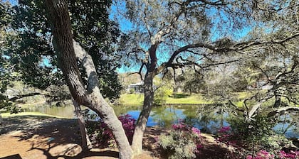 Work & Family Travel Friendly-Pool, Marina, Golf with Fee