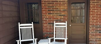 Newly renovated 3 beds, 2 baths in Marion. Pool open until Oct. 5!!
