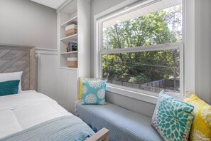 3 habitaciones, tabla de planchar con plancha, wifi y ropa de cama 