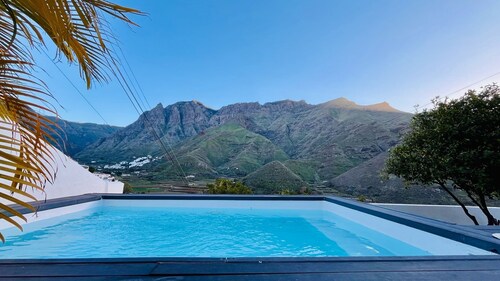 3 bedroom house with garden and private pool Tamadaba view