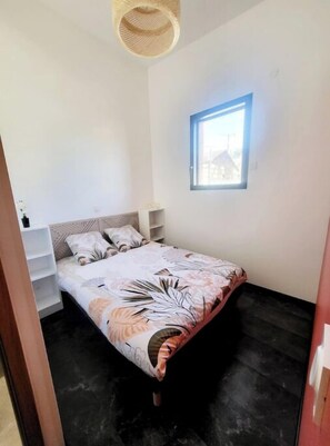 2 bedrooms, bed sheets