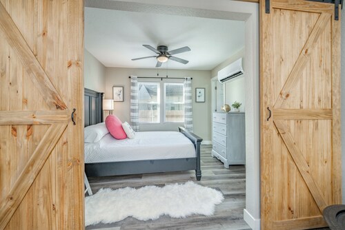 Nearby Downtown Wichita W/ Stacked W&D!