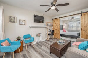 1 chambre, bureau, fer et planche à repasser, Wi-Fi gratuit