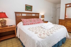 3 habitaciones, tabla de planchar con plancha, internet y ropa de cama 