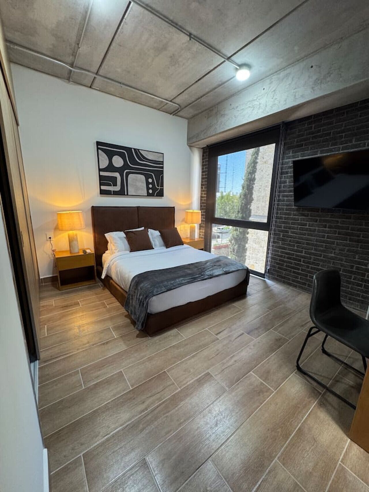 1 chambre, bureau, fer et planche à repasser, Wi-Fi gratuit