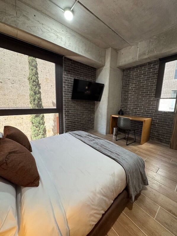 1 bedroom, desk, iron/ironing board, free WiFi