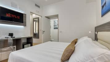 Classic Double Room | In-room safe, desk, laptop workspace, soundproofing