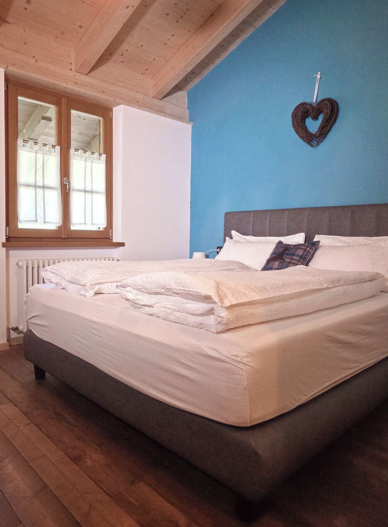 Comfort Double Room, Vineyard View | Desk, laptop workspace, blackout drapes, free WiFi