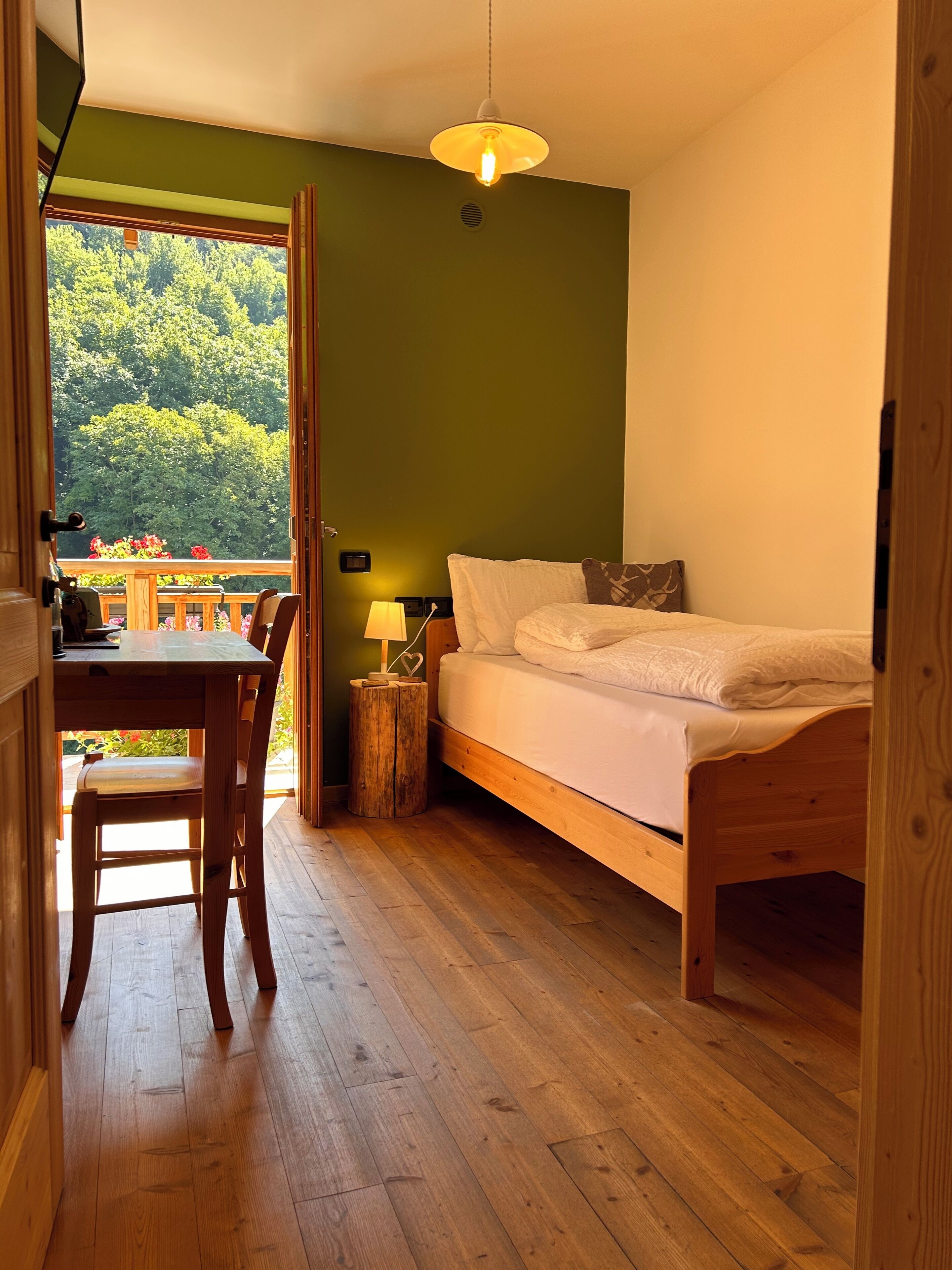 Standard Single Room, Vineyard View | Desk, laptop workspace, blackout drapes, free WiFi