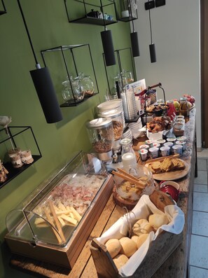 Desayuno bufé gratuito y diario