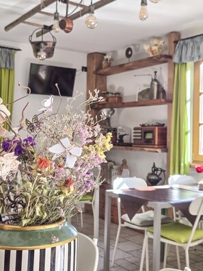 المنشأة من الداخل