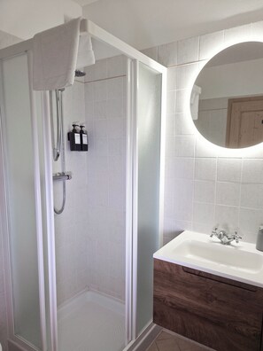 Comfort Double Room, Vineyard View | Bathroom | Shower, hair dryer, towels, soap