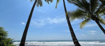 Surf Shack: 5 min to Beach/5 min to Waterfall: Great Wi-Fi - Sleeps 5