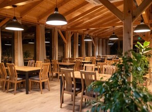 House (Halicanum Glamping Peaceful Retreat R) | Dining room