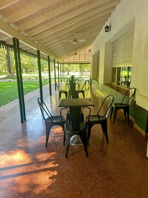 Outdoor dining - Chacra de Campo surrounded by nature only 140 km from the city of Buenos Aires. (Carmen de Areco)