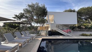 Pool - Contemporary waterfront villa in Baie de la Garoupe near Eden Roc (Antibes)