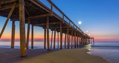 Serene condo with central AC, deck & washer/dryer - near golf & theme parks