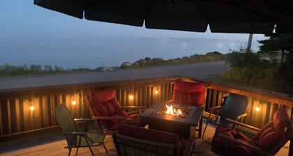 Oceanfront Hot Tub - 90m from the Cable Building National Historic Site Canada