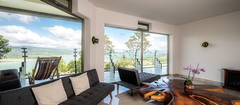 Spacious 3-bedroom condo in wonderful Lake Arenal with WiFi, AC, swimming pool.