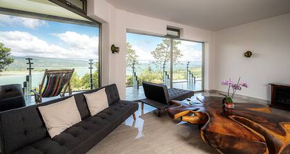Spacious 3-bedroom condo in wonderful Lake Arenal with WiFi, AC, swimming pool.