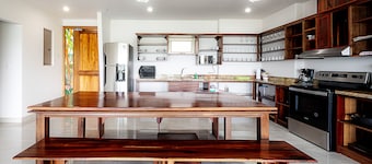 Spacious 3-bedroom condo in wonderful Lake Arenal with WiFi, AC, swimming pool.