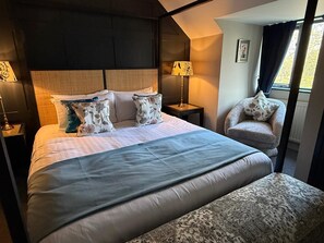 Suite, Private Bathroom | 1 bedroom, in-room safe, desk, laptop workspace