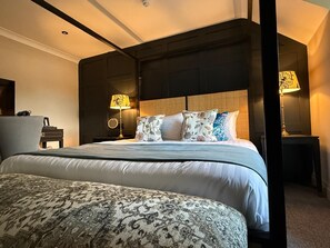 Suite, Private Bathroom | 1 bedroom, in-room safe, desk, laptop workspace