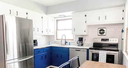Charming 2-bedroom house with everything you need in the heart of West Allis