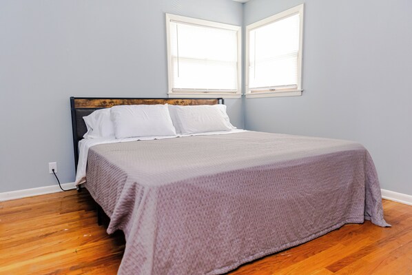 2 bedrooms, desk, iron/ironing board, WiFi