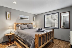 3 habitaciones, tabla de planchar con plancha, wifi y ropa de cama 