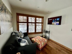 Smart TV, books, stereo