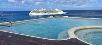 D'Maria: Modern oceanfront apartment, 6th floor and rooftop pool