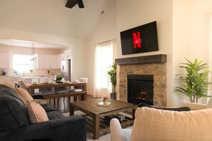 Télévision, cheminée