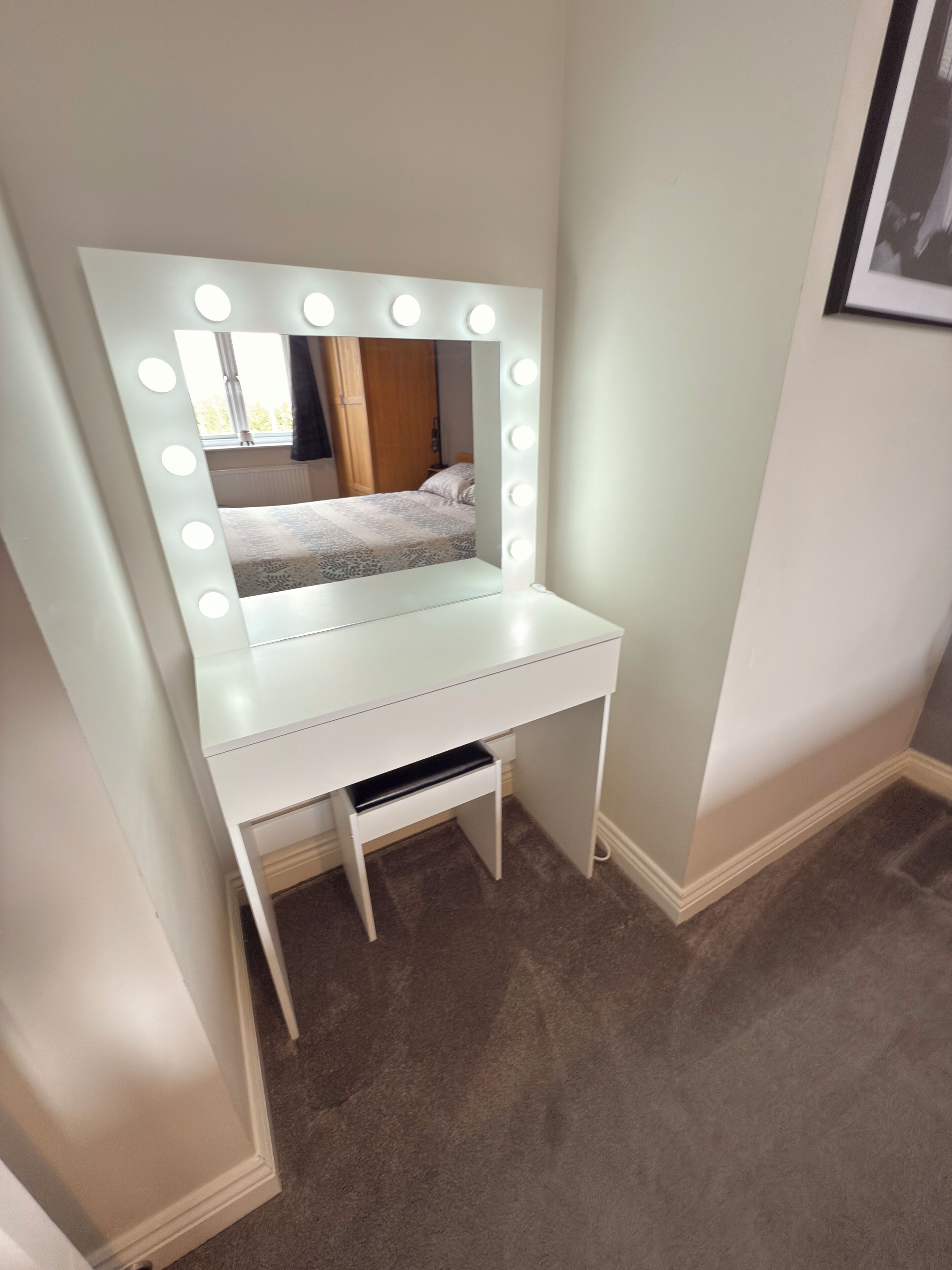 3 bedrooms, desk, iron/ironing board, travel cot