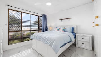 2 chambres, fer et planche Ă repasser, draps fournis